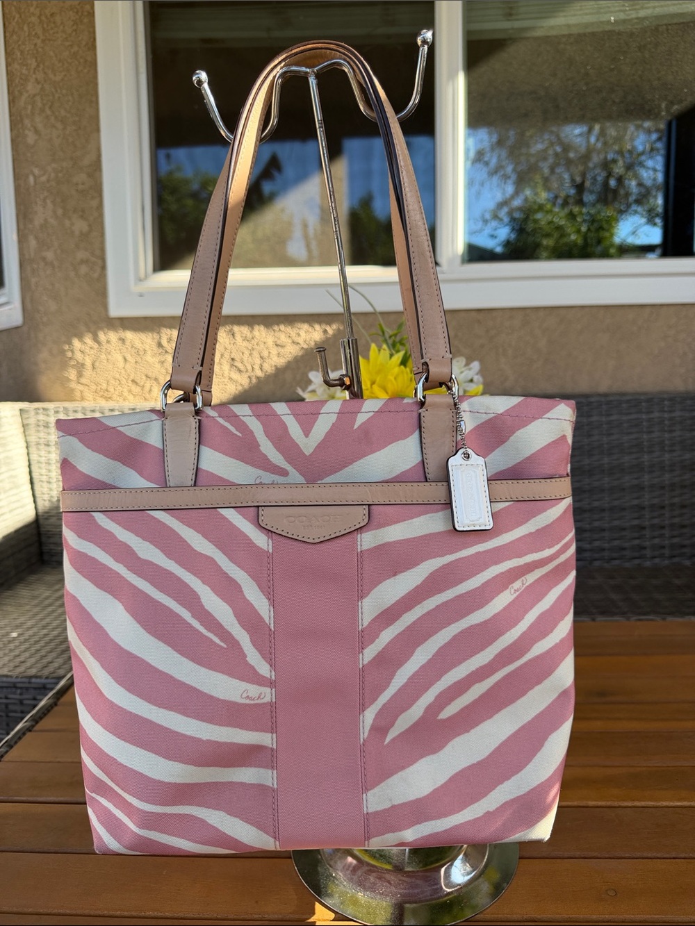 Coach Zebra-Print Tote bag with zipper. - Picture 2 of 10